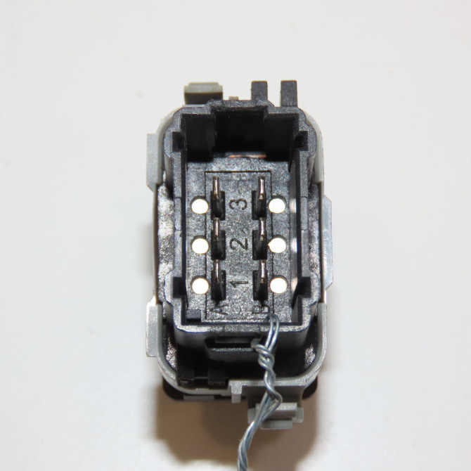 Commande lève-glace porte avant droite occasion RENAULT CLIO III Phase 1 09-2005->03-2009 1.5 DCI 70ch 8200108266 2