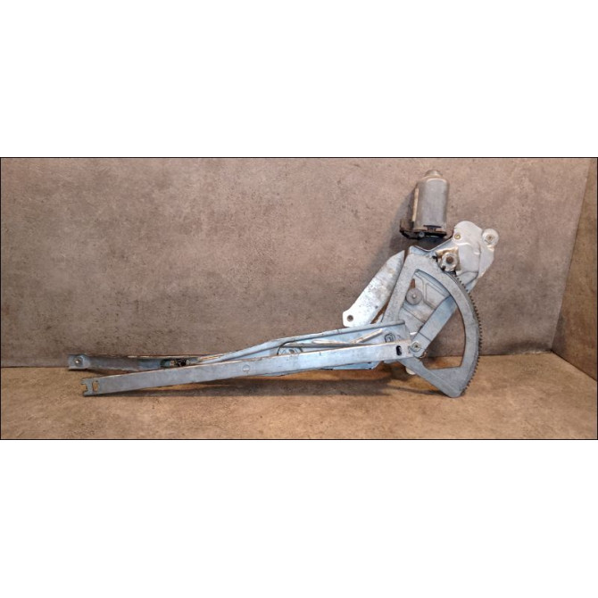 Mecanisme + moteur lève-glace avant droit occasion RENAULT MEGANE I Phase 2 03-1999->06-2003 1.6 16v 7700848413 1