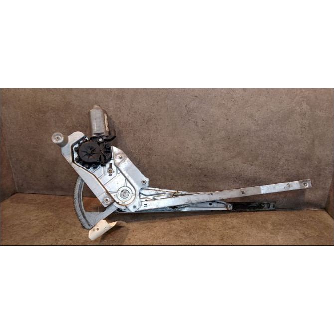 Mecanisme + moteur lève-glace avant droit occasion RENAULT MEGANE I Phase 2 03-1999->06-2003 1.6 16v 7700848413 2