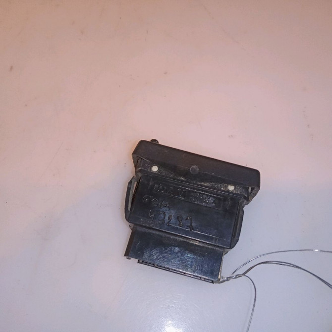 Commande lève-glace porte avant droite occasion RENAULT MASTER II Phase 1 09-1997->11-2003 2.8 DTI 115ch 2