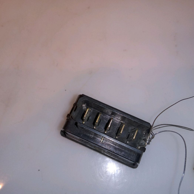 Commande lève-glace porte avant droite occasion RENAULT MASTER II Phase 1 09-1997->11-2003 2.8 DTI 115ch 3