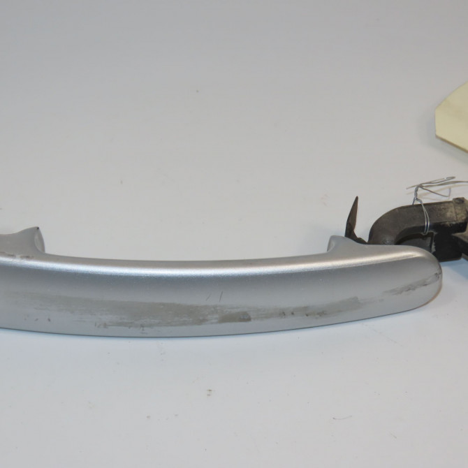 Poignee ext porte avd occasion VOLKSWAGEN POLO IV Phase 2 05-2005->09-2009 1.2i 65ch 3B0837207F3FZ 2