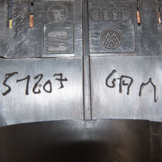 Interrupteur commande de phares occasion SKODA FABIA II Phase 2 03-2010->12-2014 1.6 TDI 90ch 4