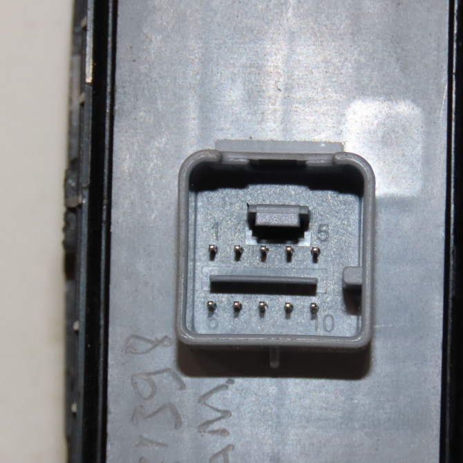 Commande lève-glace porte avant gauche occasion SKODA FABIA II Phase 2 03-2010->12-2014 1.6 TDI 90ch 3