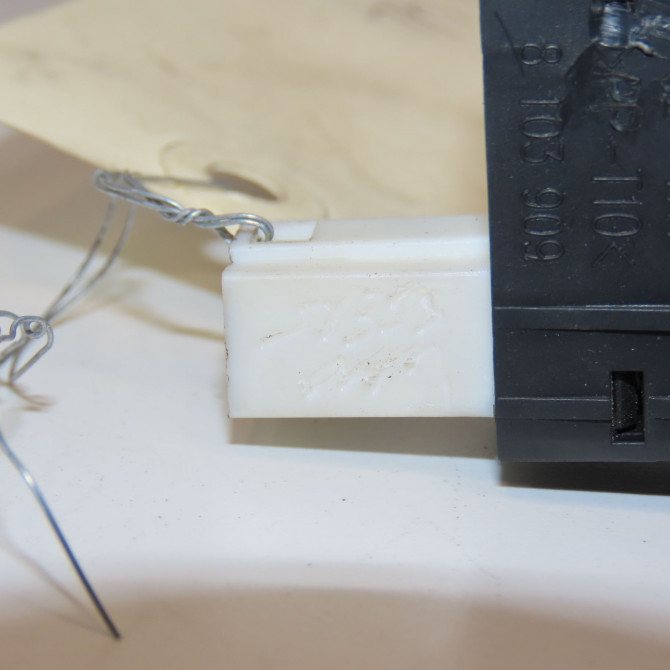 Commande leve-glace porte arrière droite occasion SKODA FABIA II Phase 2 03-2010->12-2014 1.6 TDI 90ch 3