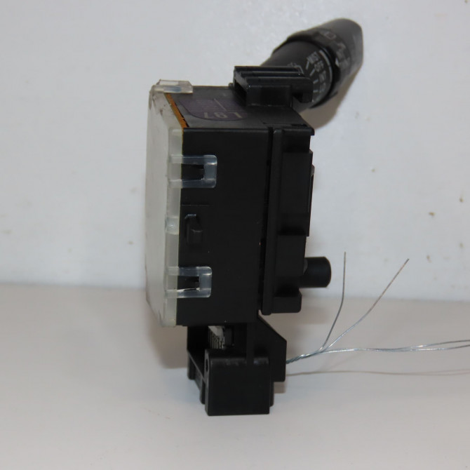 Commande essuie glace occasion TOYOTA COROLLA VERSO II phase 2 06-2007->05-2009 2.2D 136ch 8465205150 2