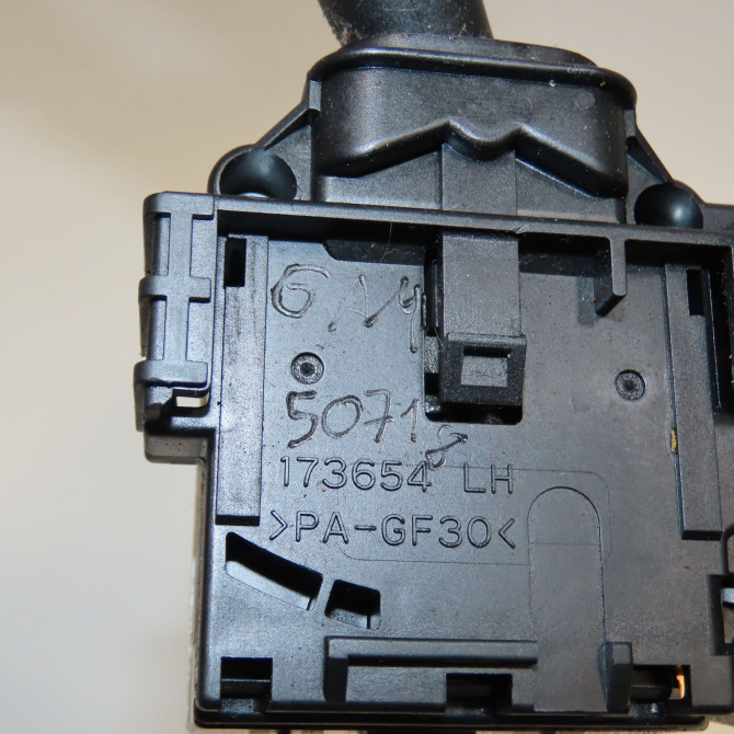 Commande essuie glace occasion TOYOTA COROLLA VERSO II phase 2 06-2007->05-2009 2.2D 136ch 8465205150 5