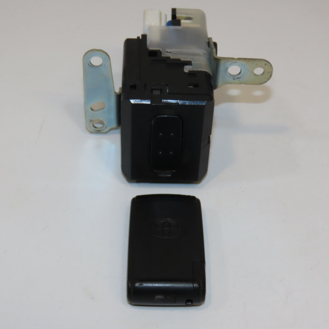 Lecteur de carte occasion TOYOTA COROLLA VERSO II phase 2 06-2007->05-2009 2.2D 136ch 1