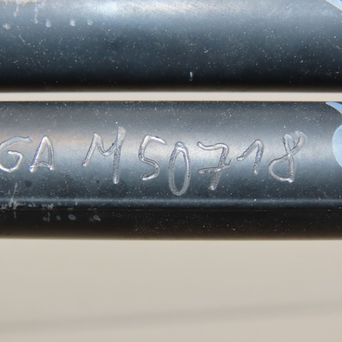 Verin droit hayon occasion TOYOTA COROLLA VERSO II phase 2 06-2007->05-2009 2.2D 136ch 689500F012 3