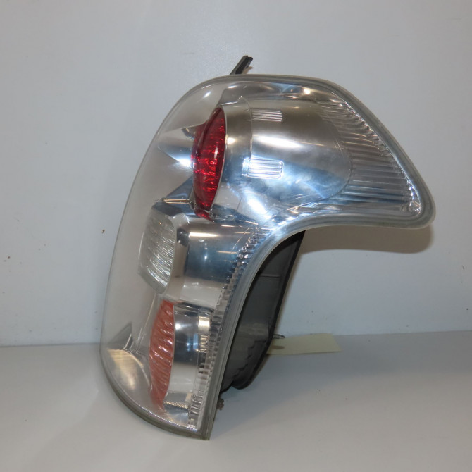 Feu arrière droit occasion TOYOTA COROLLA VERSO II phase 2 06-2007->05-2009 2.2D 136ch 815510F060 2