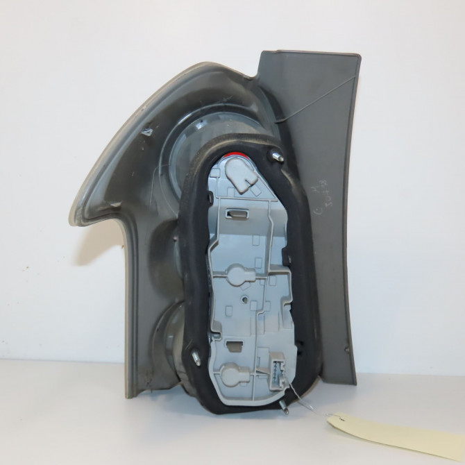 Feu arrière droit occasion TOYOTA COROLLA VERSO II phase 2 06-2007->05-2009 2.2D 136ch 815510F060 3