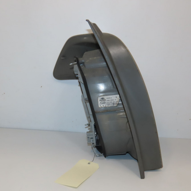 Feu arrière droit occasion TOYOTA COROLLA VERSO II phase 2 06-2007->05-2009 2.2D 136ch 815510F060 4