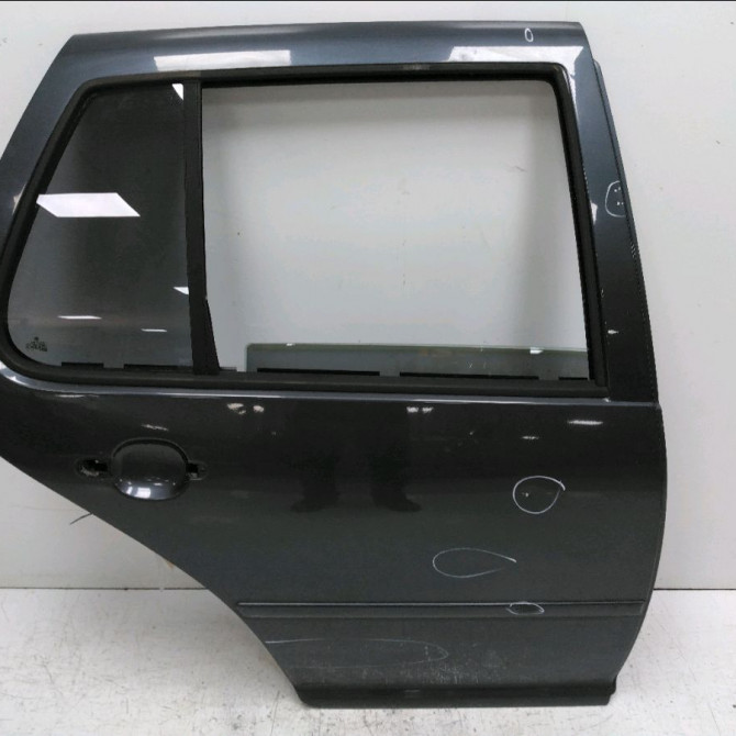 Porte arrière droite occasion VOLKSWAGEN GOLF IV GOLF IV Phase 1 1998-01-01->2005-06-30 1.9 TDI 130ch 1J6833056F 1