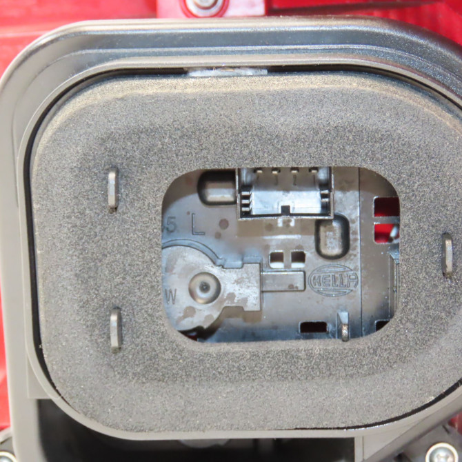 Feu arrière gauche occasion VOLKSWAGEN TIGUAN I 5N0945095Q 3