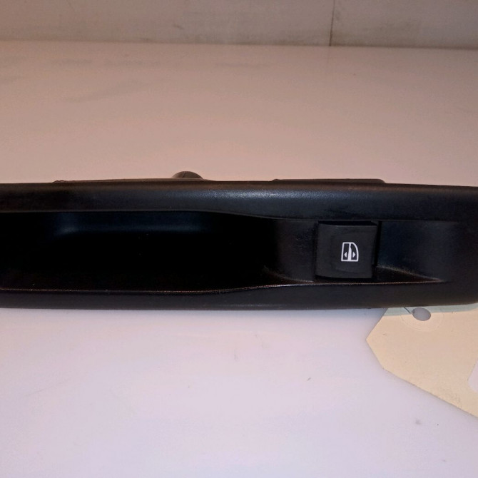 Commande leve-glace porte arrière gauche occasion RENAULT MEGANE III Phase 1 11-2008->01-2012 1.6i 16v 110ch 1