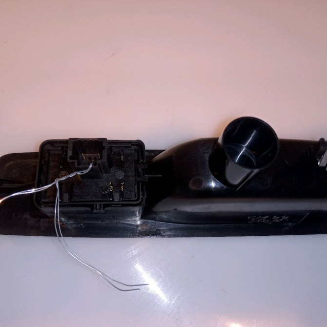 Commande leve-glace porte arrière gauche occasion RENAULT MEGANE III Phase 1 11-2008->01-2012 1.6i 16v 110ch 2