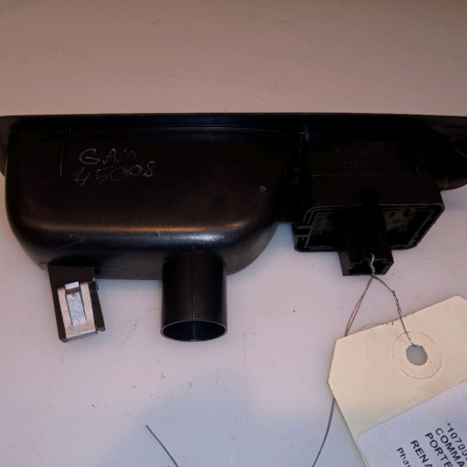 Commande leve-glace porte arrière gauche occasion RENAULT MEGANE III Phase 1 11-2008->01-2012 1.6i 16v 110ch 2