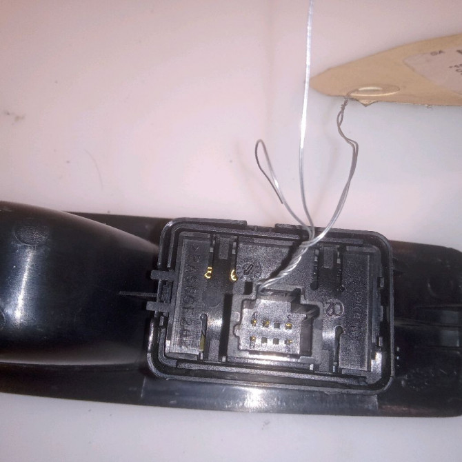 Commande leve-glace porte arrière gauche occasion RENAULT MEGANE III Phase 1 11-2008->01-2012 1.5 DCI 110ch 3