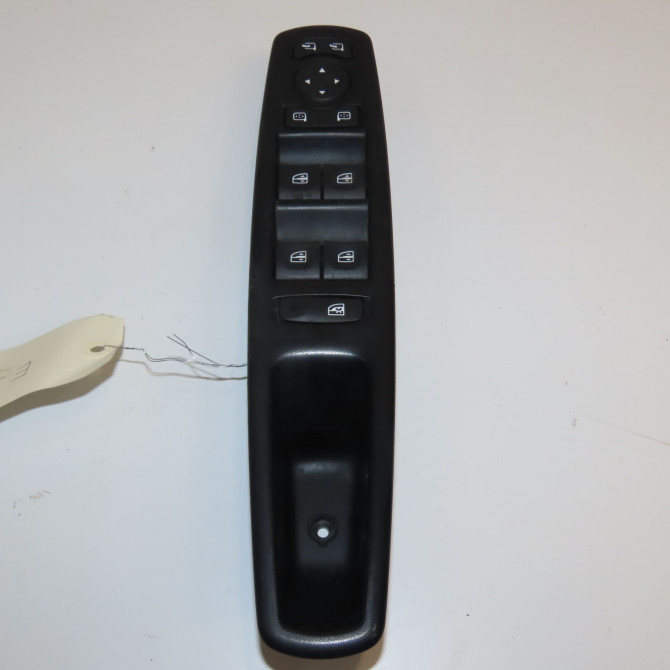 Commande lève-glace porte avant gauche occasion RENAULT MEGANE III Phase 1 11-2008->01-2012 1.5 DCI 8v 110ch 1