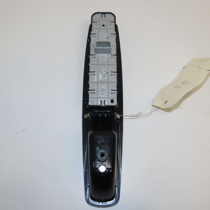 Commande lève-glace porte avant gauche occasion RENAULT MEGANE III Phase 1 11-2008->01-2012 1.5 DCI 8v 110ch 2