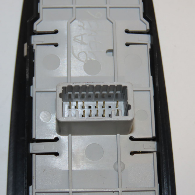 Commande lève-glace porte avant gauche occasion RENAULT MEGANE III Phase 1 11-2008->01-2012 1.5 DCI 8v 110ch 3