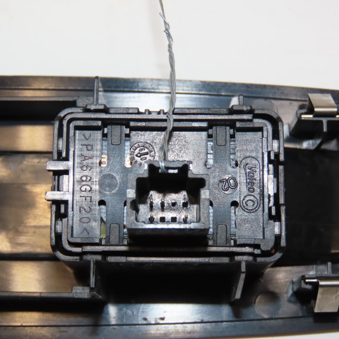 Commande lève-glace porte avant droite occasion RENAULT MEGANE III Phase 1 11-2008->01-2012 1.5 DCI 8v 110ch 3