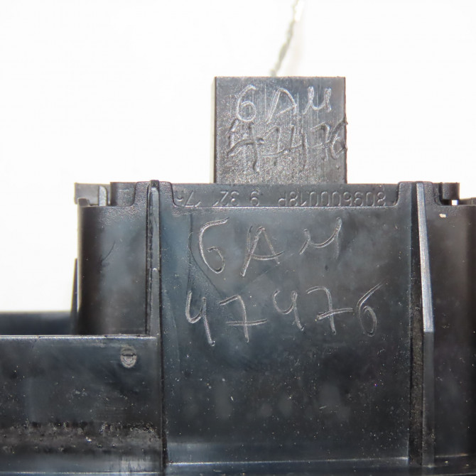 Commande lève-glace porte avant droite occasion RENAULT MEGANE III Phase 1 11-2008->01-2012 1.5 DCI 8v 110ch 4