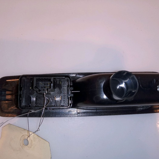 Commande leve-glace porte arrière gauche occasion RENAULT MEGANE III Phase 2 01-2012->06-2014 1.5 DCI 110ch 3