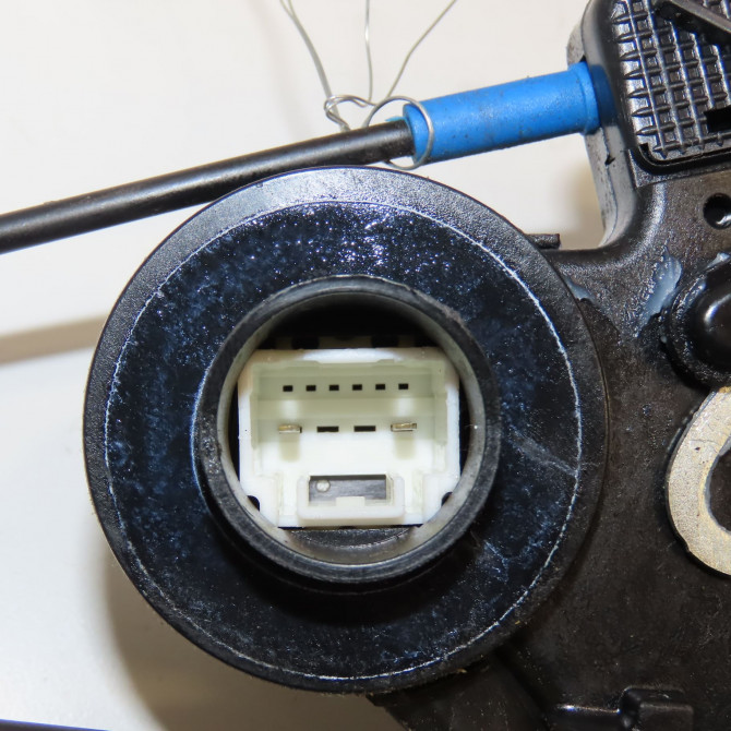 Serrure porte arg occasion TOYOTA COROLLA VERSO II phase 2 06-2007->05-2009 2.2D 136ch 690600F011 5