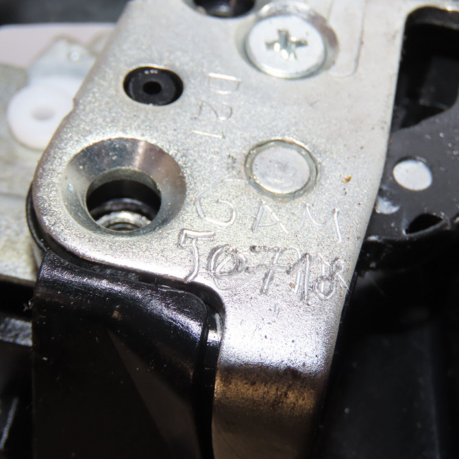 Serrure porte arg occasion TOYOTA COROLLA VERSO II phase 2 06-2007->05-2009 2.2D 136ch 690600F011 6