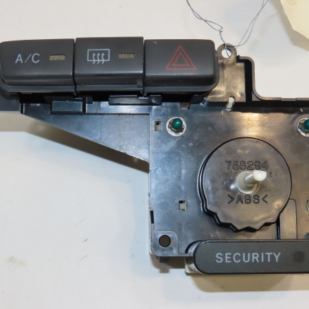 Bouton de warning occasion TOYOTA YARIS I Phase 2 03-2003->12-2005 1.3i 87ch