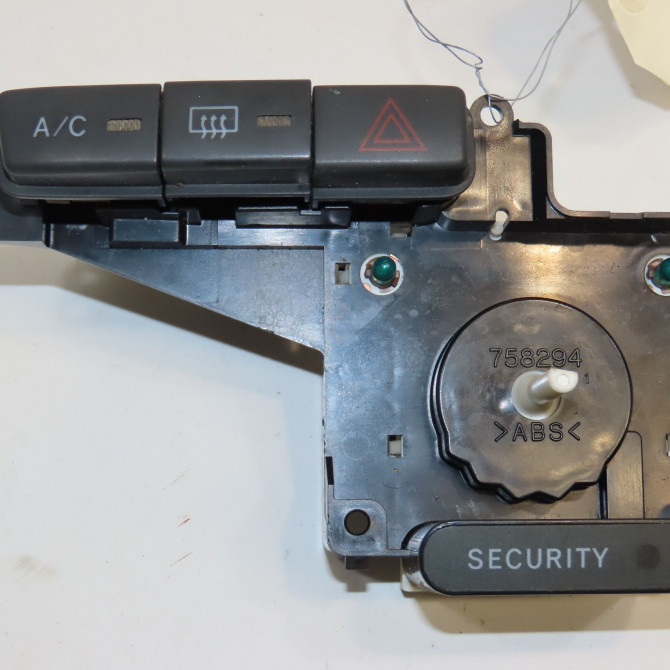 Bouton de warning occasion TOYOTA YARIS I Phase 2 03-2003->12-2005 1.3i 87ch 1