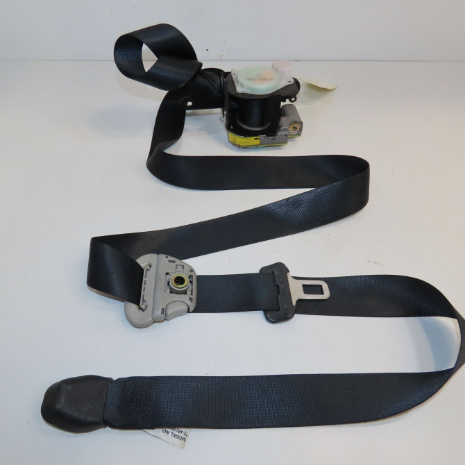 Ceinture avant droite occasion TOYOTA YARIS I Phase 2 03-2003->12-2005 1.3i 87ch 732100D032C5 1