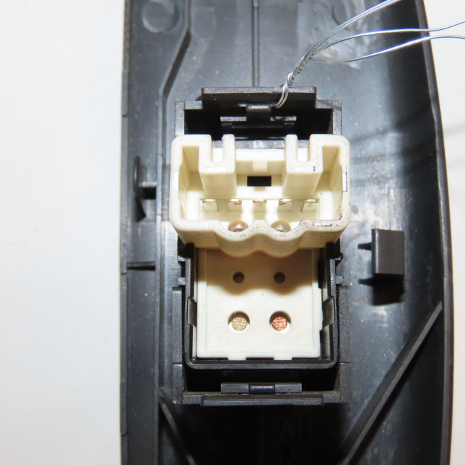 Commande lève-glace porte avant droite occasion TOYOTA YARIS I Phase 2 03-2003->12-2005 1.3i 87ch 3