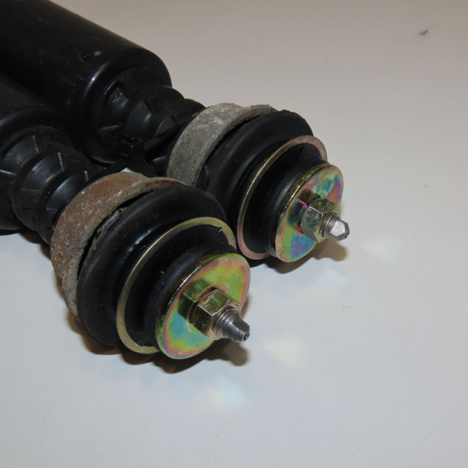 Amortisseur arrière droit occasion TOYOTA YARIS I Phase 2 03-2003->12-2005 1.3i 87ch 4853009A06 2