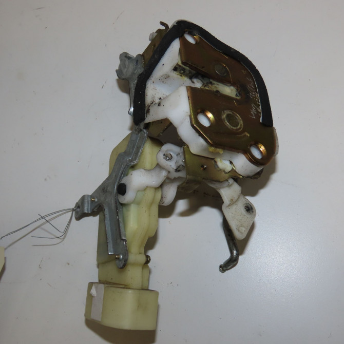 Serrure porte avd occasion TOYOTA YARIS I Phase 2 03-2003->12-2005 1.3i 87ch 693100D021 1