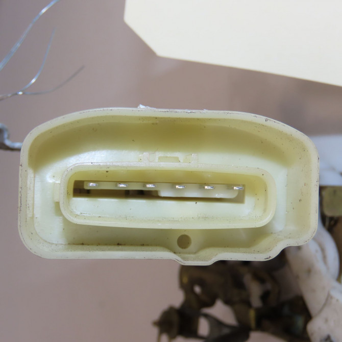 Serrure porte avd occasion TOYOTA YARIS I Phase 2 03-2003->12-2005 1.3i 87ch 693100D021 3