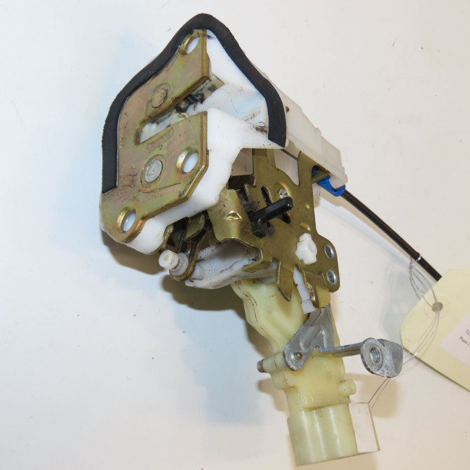 Serrure porte arg occasion TOYOTA YARIS I Phase 2 03-2003->12-2005 1.3i 87ch 693400D021 1