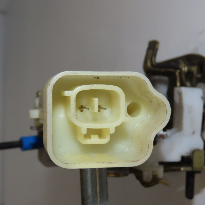 Serrure porte arg occasion TOYOTA YARIS I Phase 2 03-2003->12-2005 1.3i 87ch 693400D021 4