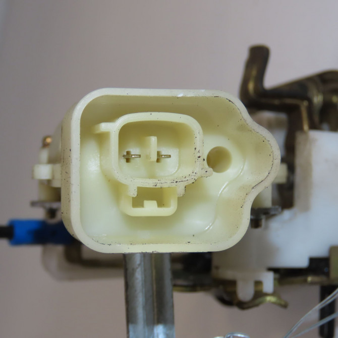 Serrure porte arg occasion TOYOTA YARIS I Phase 2 03-2003->12-2005 1.3i 87ch 693400D021 5