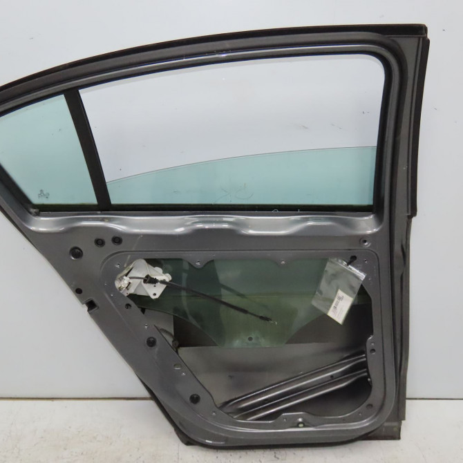 Porte arrière gauche occasion VOLKSWAGEN PASSAT V Phase 1 03-2005->10-2010 1.9 TDI 105ch 3C5833055H 2