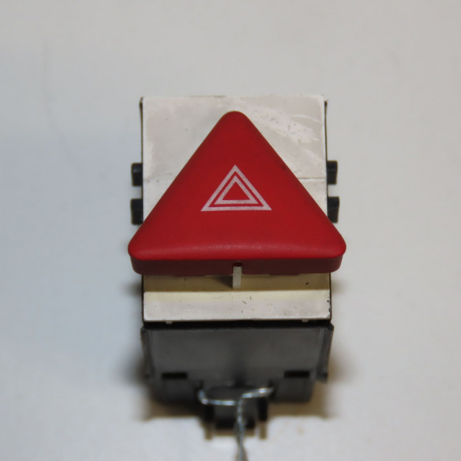 Bouton de warning occasion VOLKSWAGEN PASSAT V Phase 1 03-2005->10-2010 1.9 TDI 105ch 3C0953509A 1