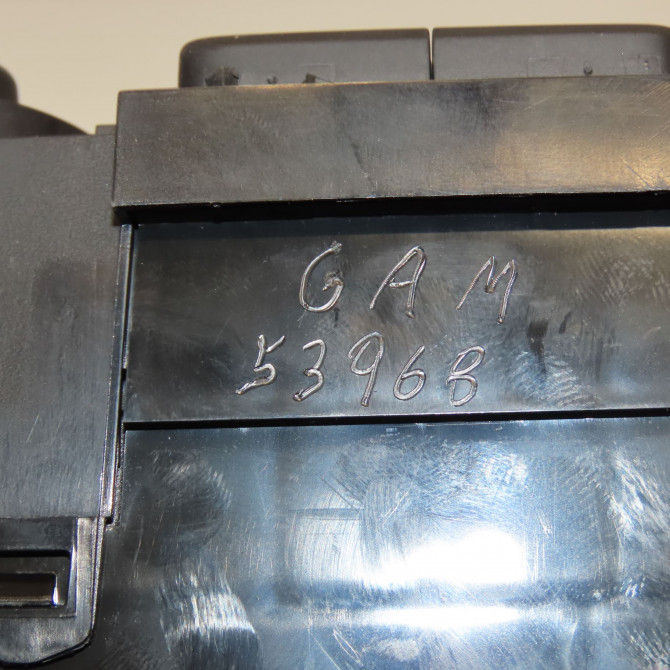 Commande de chauffage occasion VOLKSWAGEN POLO V Phase 2 02-2014->... 1.2i 90ch 6C0820045G 4