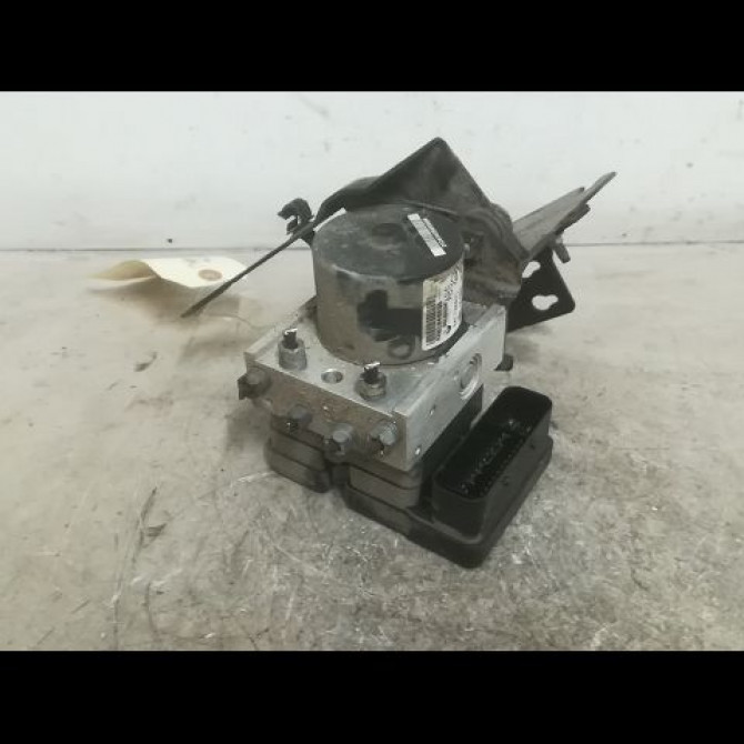 Unité hydraulique ABS occasion RENAULT TWINGO II Phase 1 06-2007->11-2011 1.5 DCI 65ch 8201078284 1