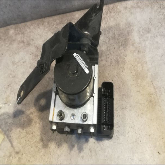 Unité hydraulique ABS occasion RENAULT TWINGO II Phase 1 06-2007->11-2011 1.2i 16v 75ch 8201078284 2