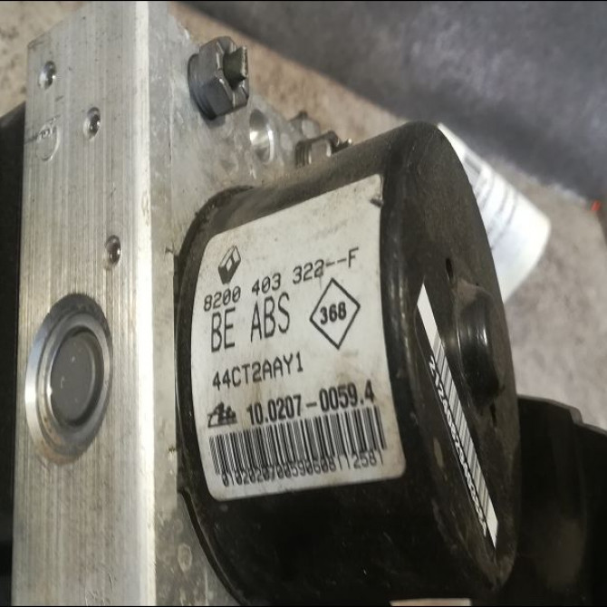 Unité hydraulique ABS occasion RENAULT TWINGO II Phase 1 06-2007->11-2011 1.2i 16v 75ch 8201078284 3