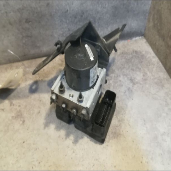 Unité hydraulique ABS occasion RENAULT TWINGO II Phase 1 06-2007->11-2011 1.2i 16v 75ch 8201078284 1