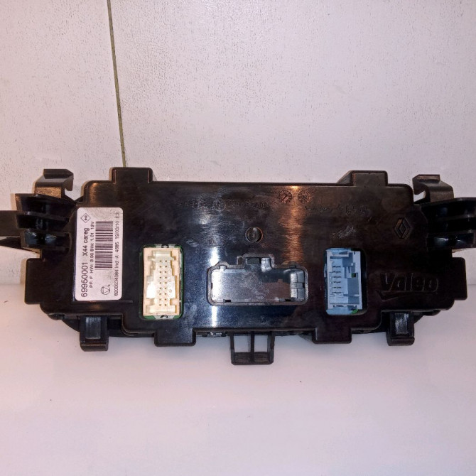 Commande de chauffage occasion RENAULT TWINGO II Phase 1 06-2007->11-2011 1.2i 16v 75ch 8200534084 2