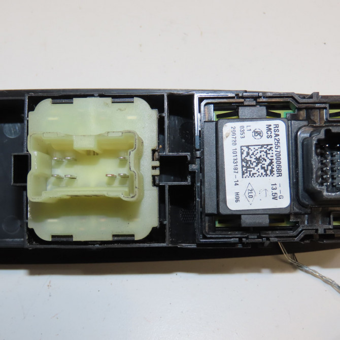 Commande lève-glace porte avant gauche occasion RENAULT ZOE Phase 1 10-2012->... Zen 3