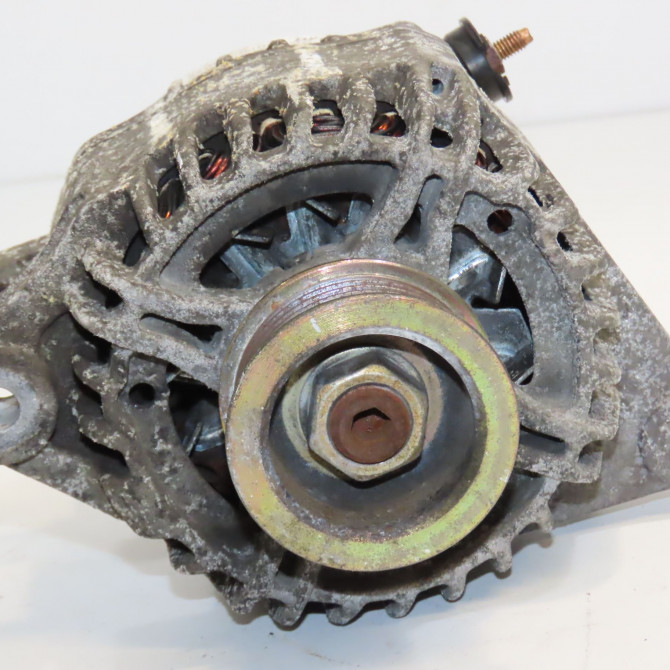 Alternateur occasion TOYOTA YARIS I Phase 2 03-2003->12-2005 1.3i 87ch 270600J040 2